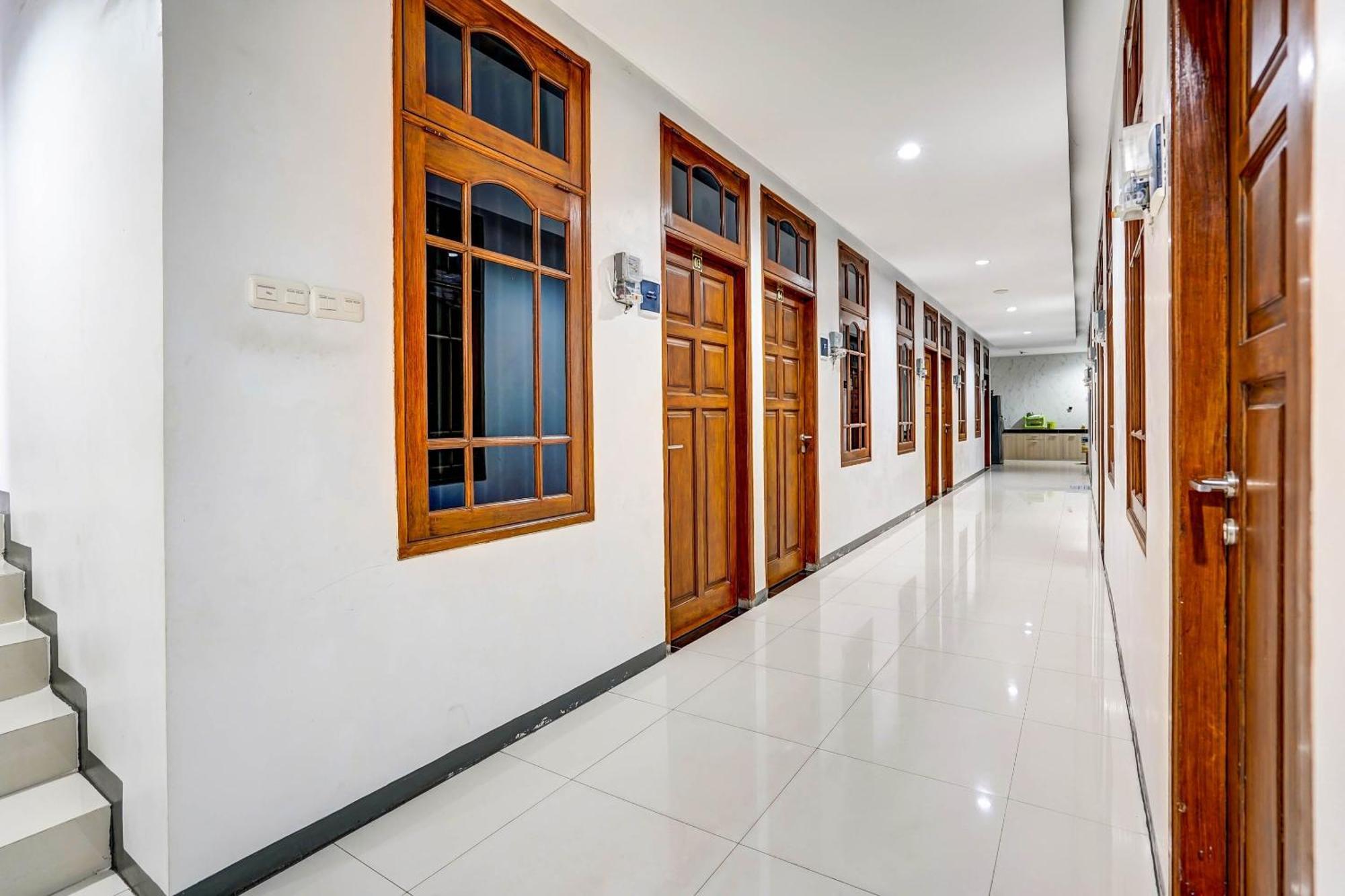Oyo 90891 Parang Kusumo Residence Krembangan Zewnętrze zdjęcie