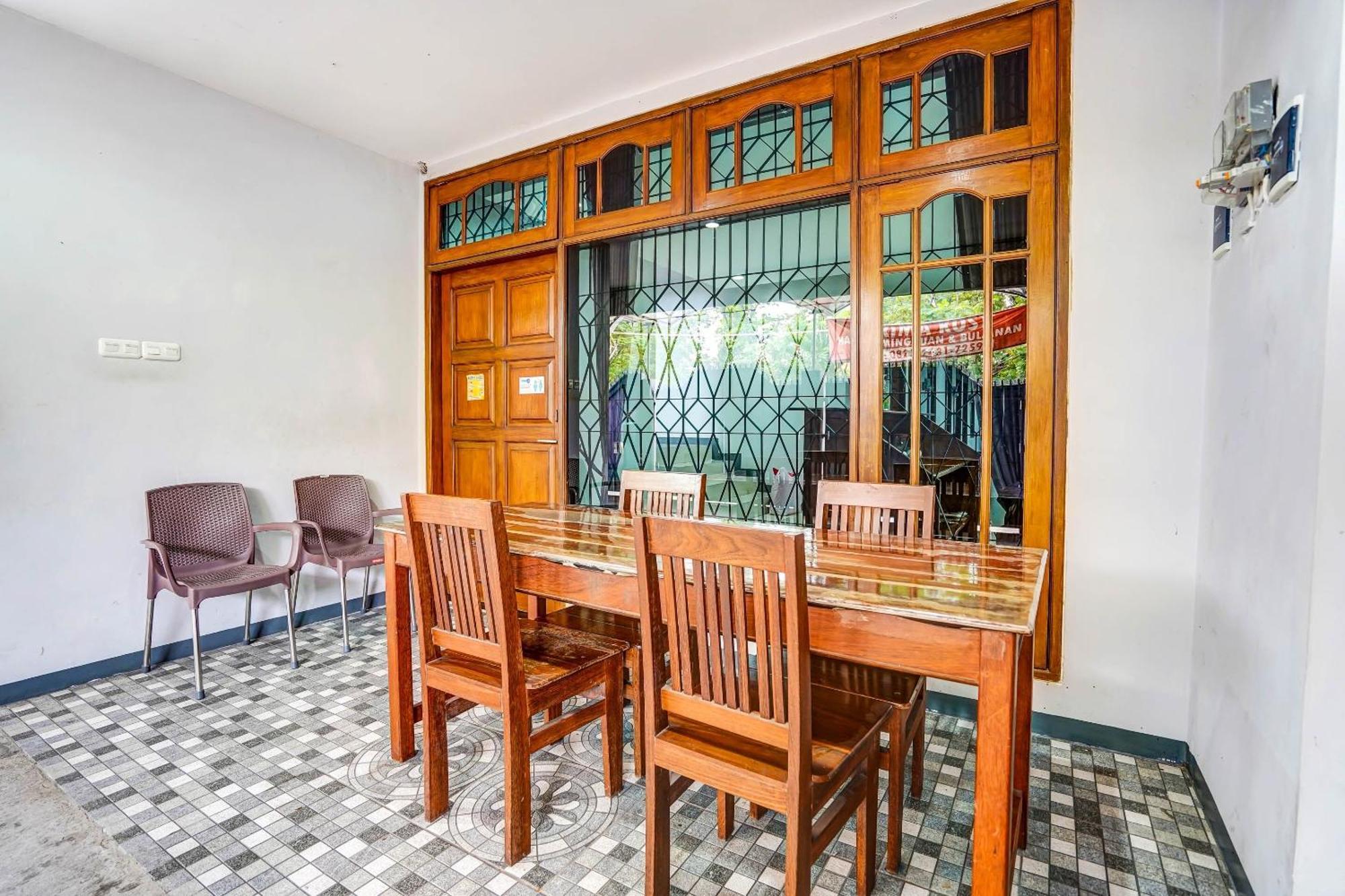 Oyo 90891 Parang Kusumo Residence Krembangan Zewnętrze zdjęcie