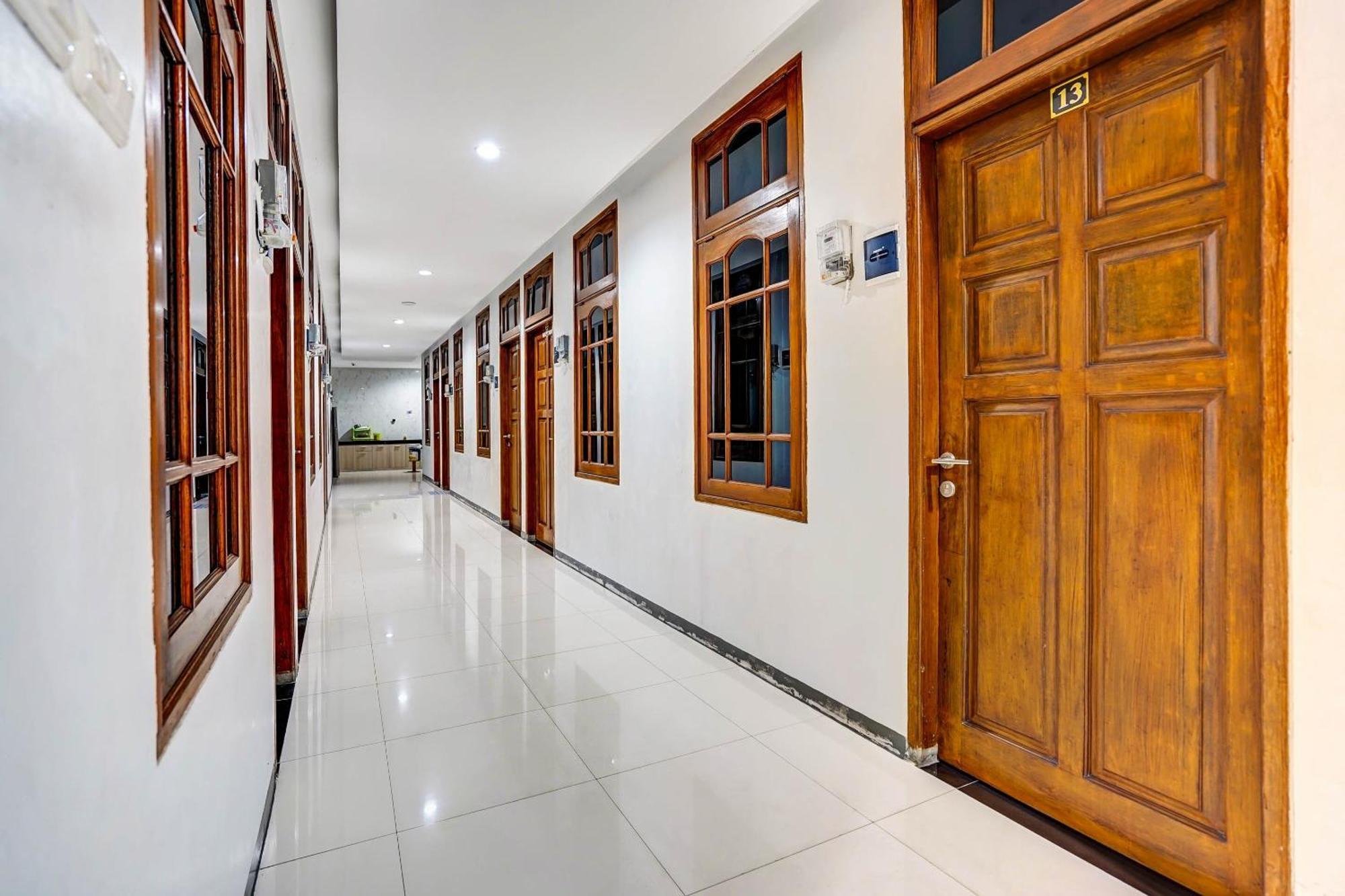 Oyo 90891 Parang Kusumo Residence Krembangan Zewnętrze zdjęcie