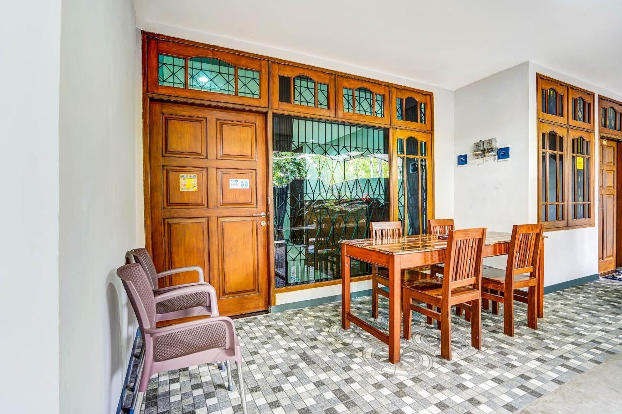 Oyo 90891 Parang Kusumo Residence Krembangan Zewnętrze zdjęcie